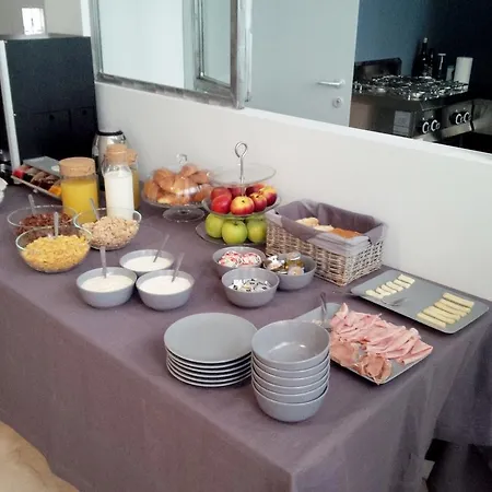 I 10 Mondi فندق مبيت وإفطار 4*