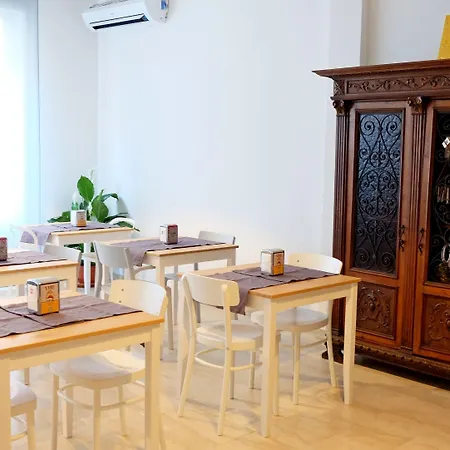 I 10 Mondi فندق مبيت وإفطار 4*