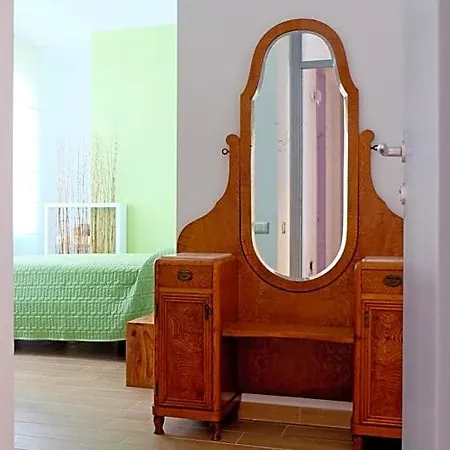Hostmate - - Vespri Siciliani Milano