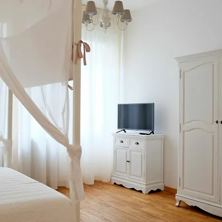 I 10 Mondi فندق مبيت وإفطار